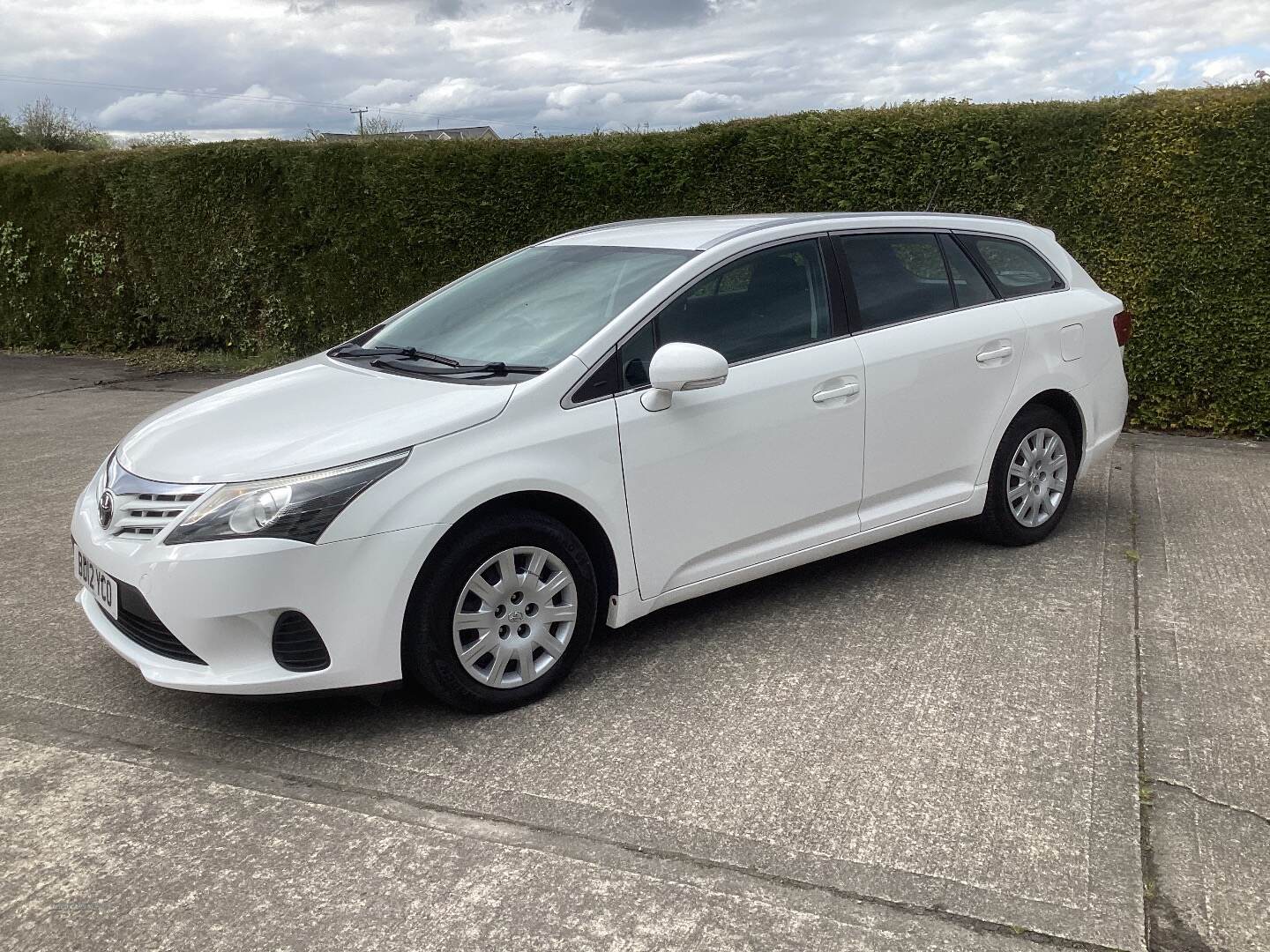 Toyota Avensis DIESEL TOURER in Down