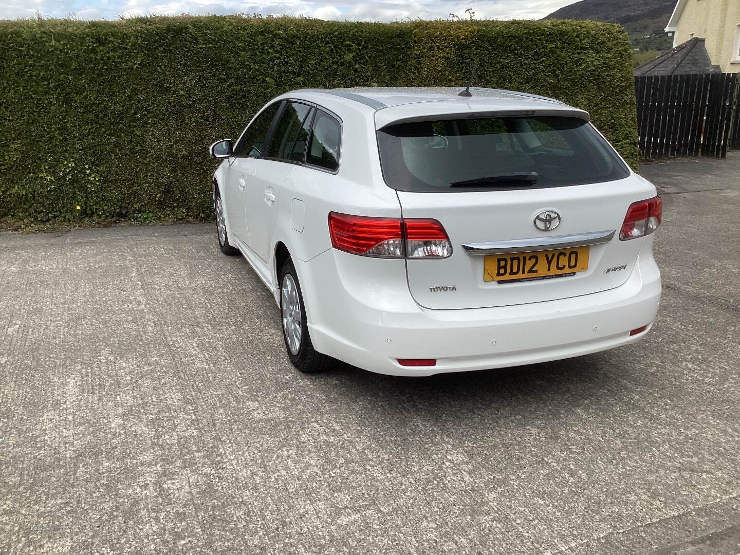 Toyota Avensis DIESEL TOURER in Down