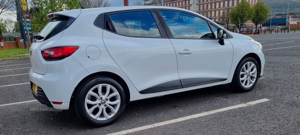 Renault Clio 1.2 16V Play 5dr in Antrim