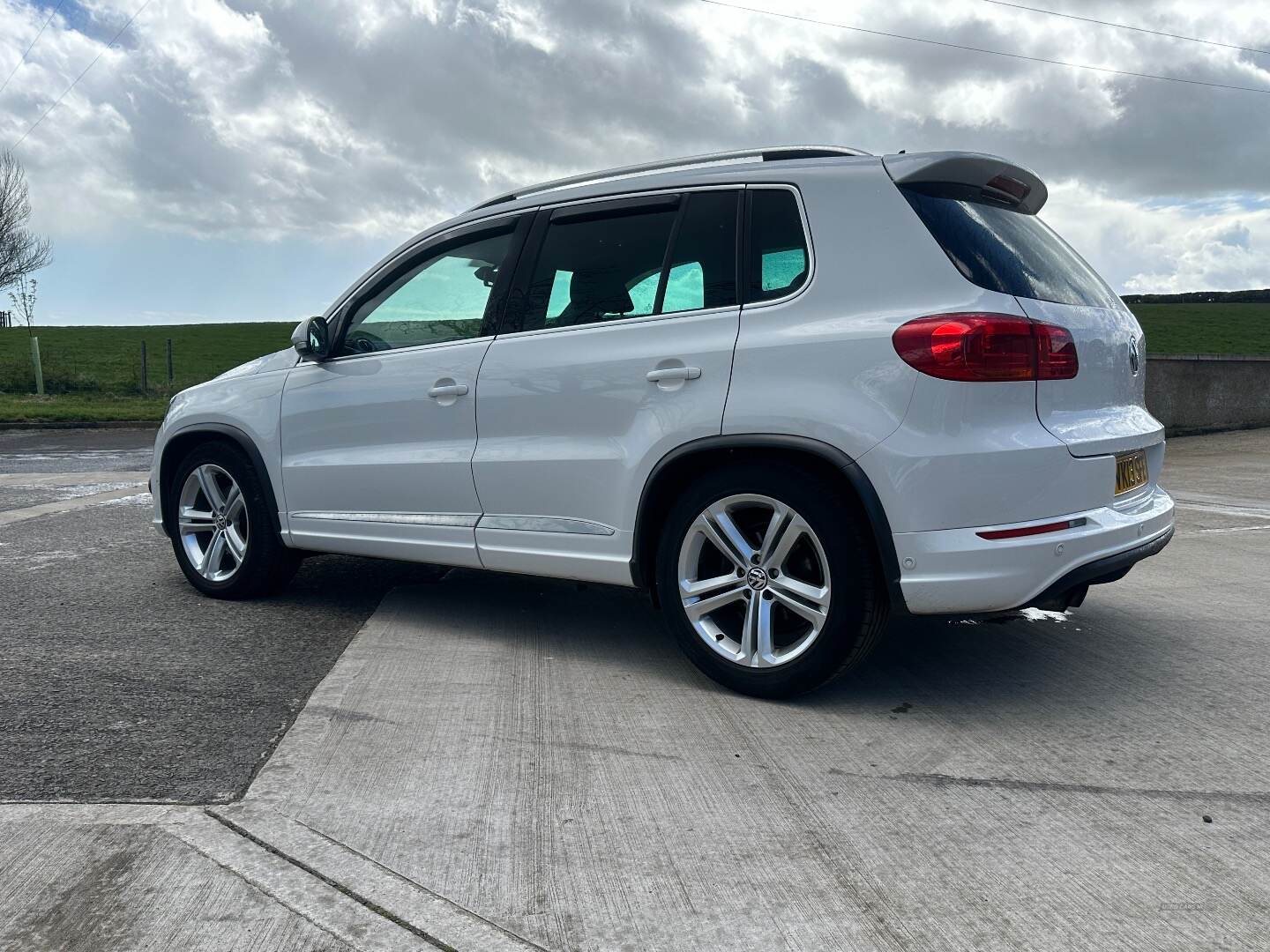 Volkswagen Tiguan DIESEL ESTATE in Down