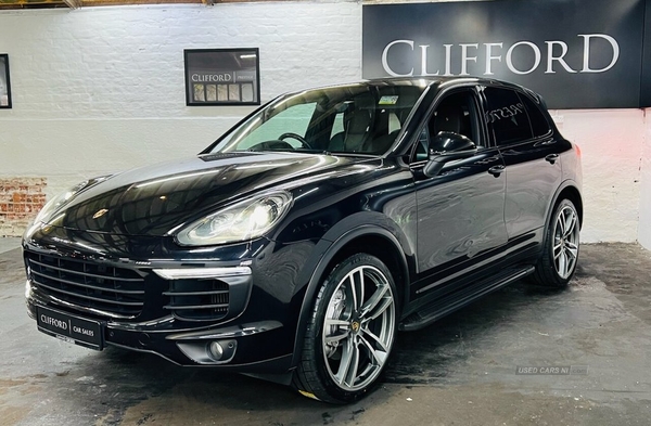 Porsche Cayenne 3.0 D V6 TIPTRONIC S 5d 262 BHP Factory Options Totalling over £13k in Derry / Londonderry