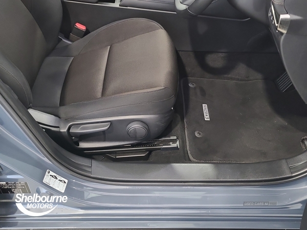 Mazda 3 2.0 SKYACTIV-G MHEV SE-L Lux Hatchback 5dr Petrol Manual Euro 6 (s/s) (122 ps) in Down
