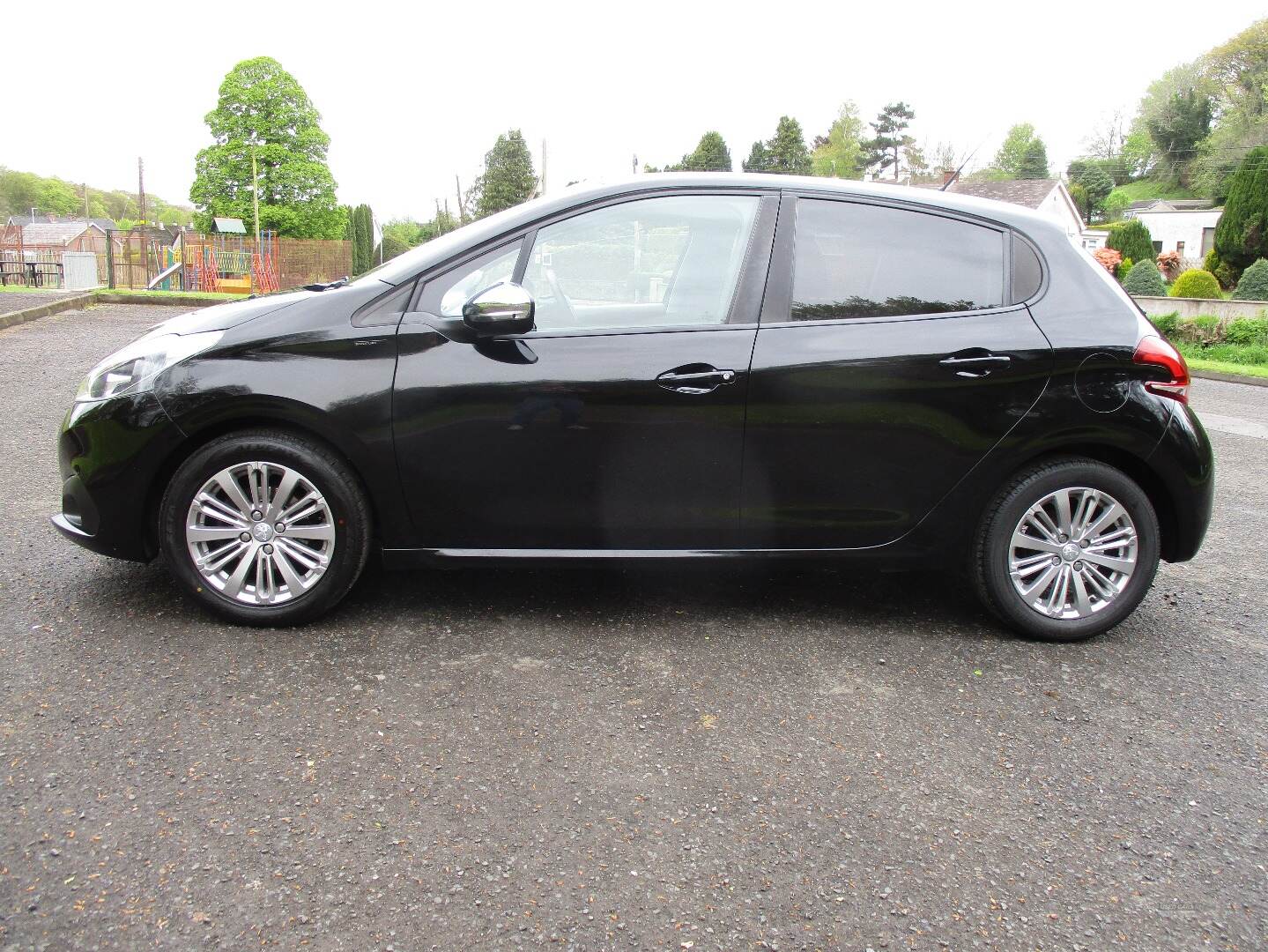 Peugeot 208 HATCHBACK in Derry / Londonderry