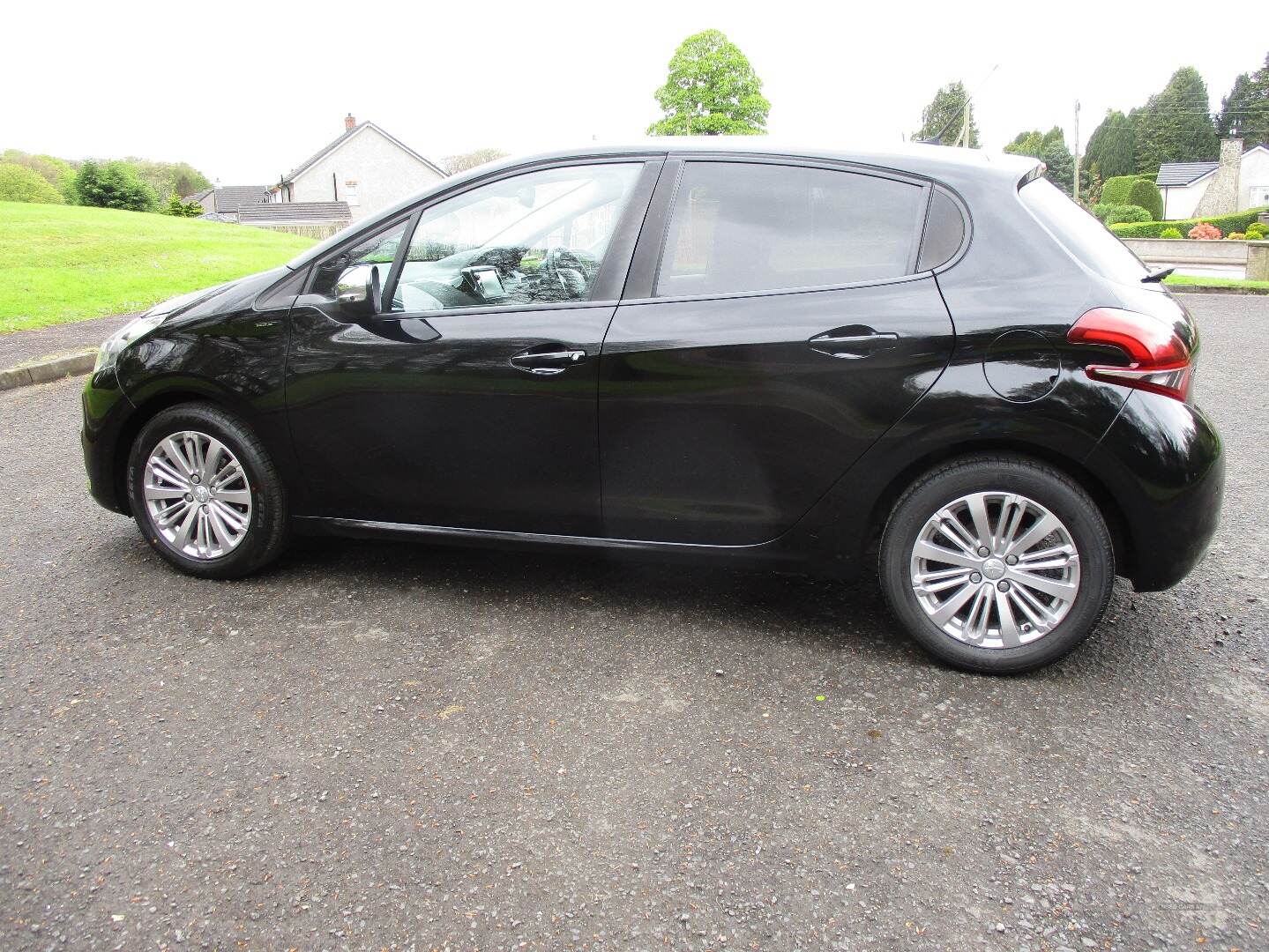 Peugeot 208 HATCHBACK in Derry / Londonderry