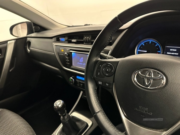 Toyota Auris 1.4 EXCEL D-4D 5d 89 BHP 8 Service Stamps in Down