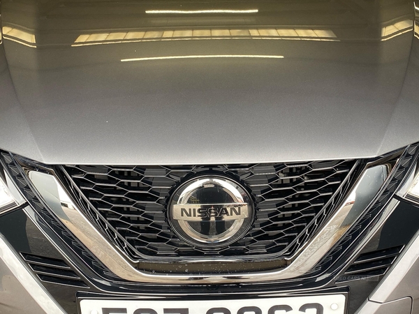 Nissan Qashqai 1.3 Dig-T N-Connecta 5Dr [Glass Roof Pack] in Down