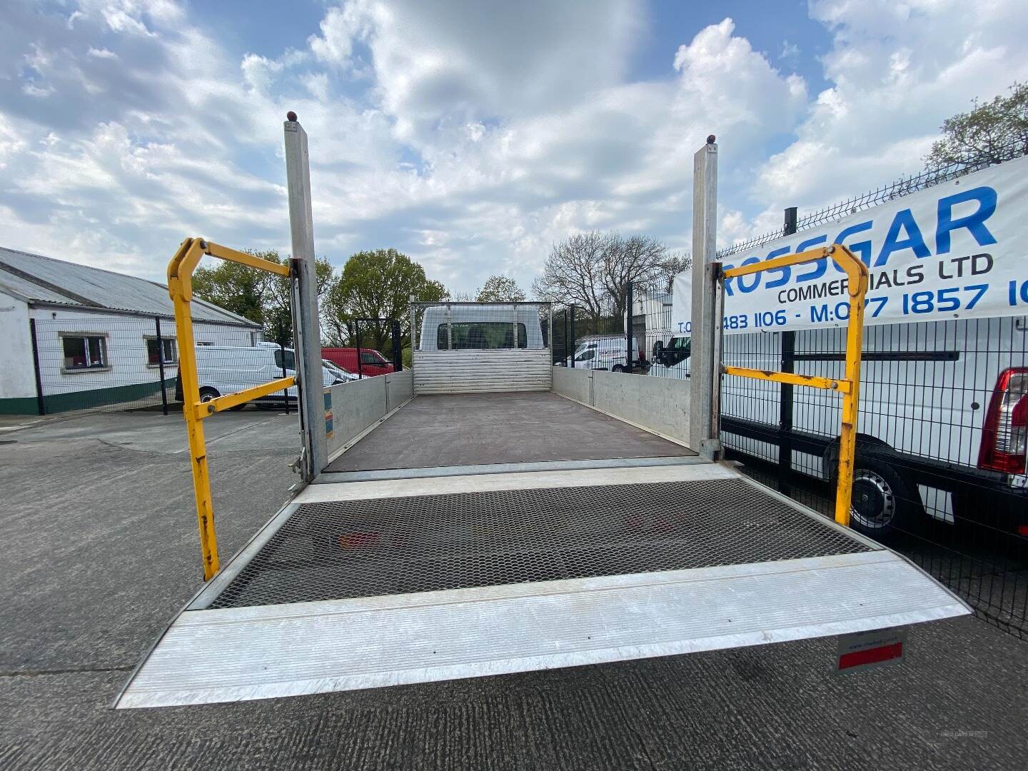 Renault MASTER DROPSIDE WITH TAIL LIFT in Down