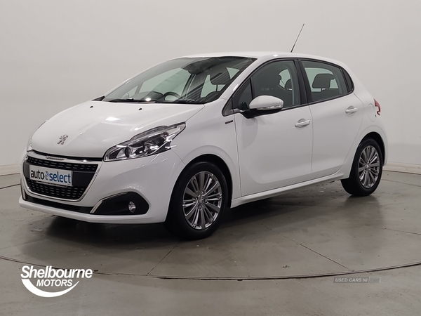 Peugeot 208 1.2 PureTech Signature Hatchback 5dr Petrol Manual Euro 6 (s/s) (82 ps) in Down