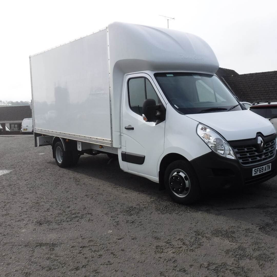 Renault Master 14ft6" Luton box with twin rear wheels . in Down