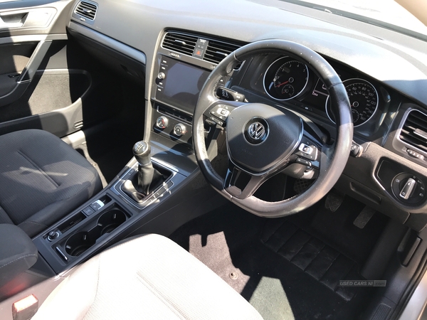 Volkswagen Golf SE NAVIGATION TSI BLUEMOTION TECHNOLOGY in Down