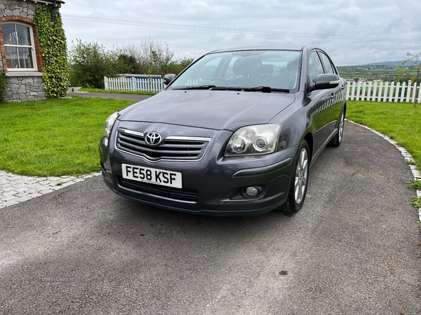Toyota Avensis 2.0 D-4D TR 5dr in Down
