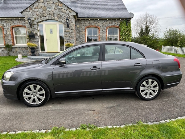 Toyota Avensis 2.0 D-4D TR 5dr in Down