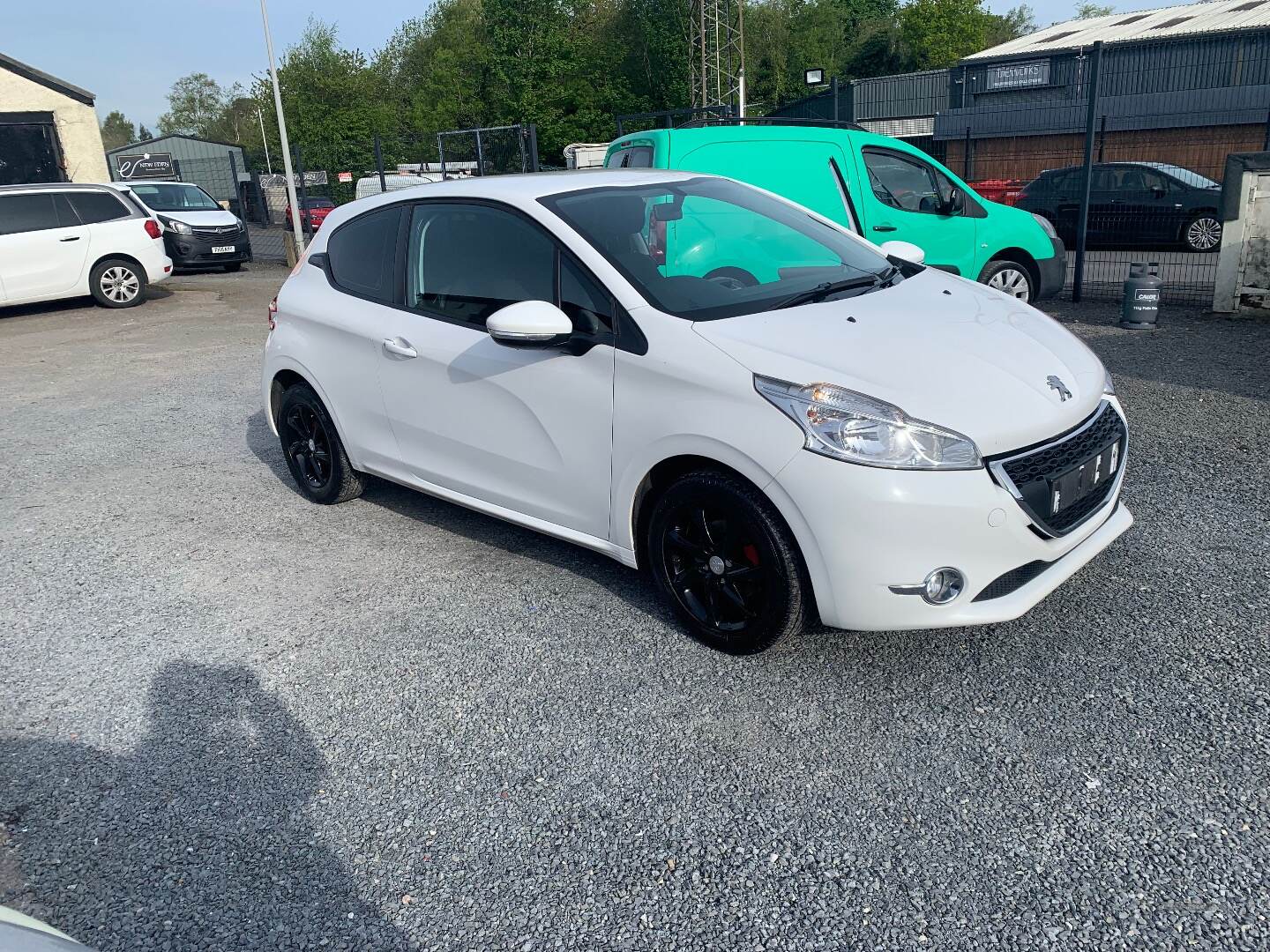 Peugeot 208 HATCHBACK in Down