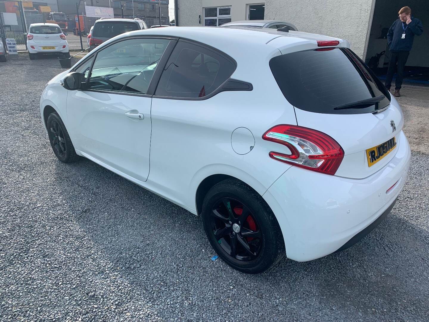 Peugeot 208 HATCHBACK in Down