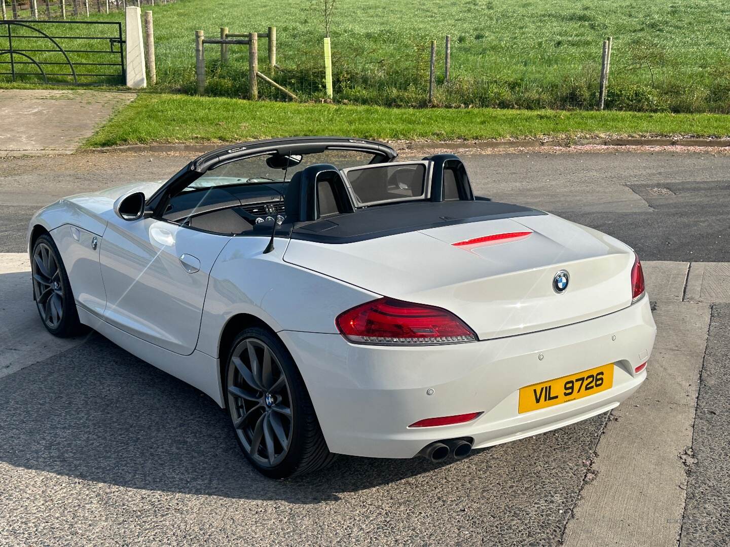 BMW Z4 ROADSTER in Down