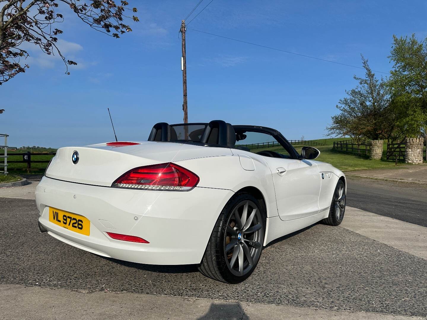 BMW Z4 ROADSTER in Down