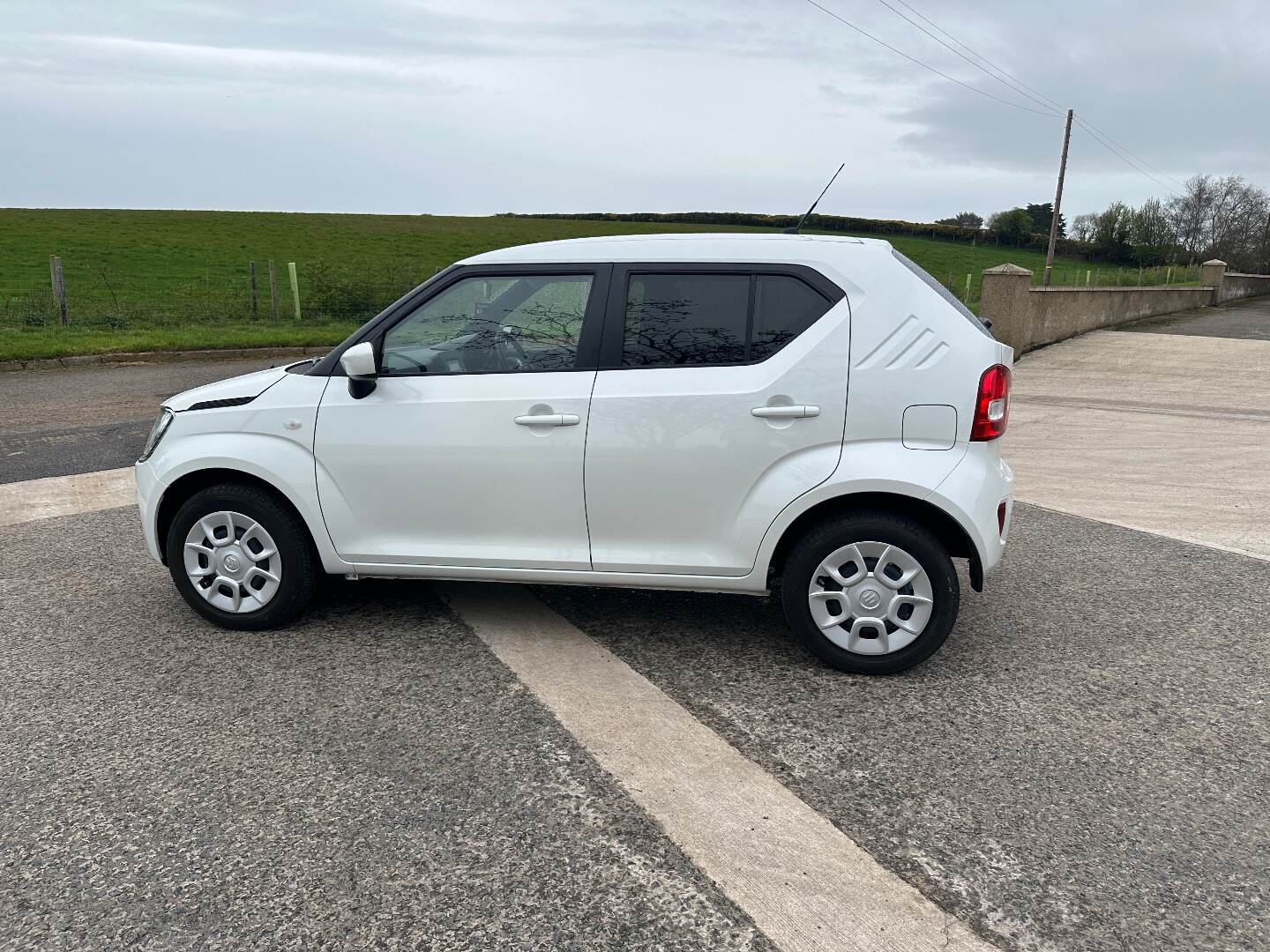 Suzuki Ignis HATCHBACK in Down