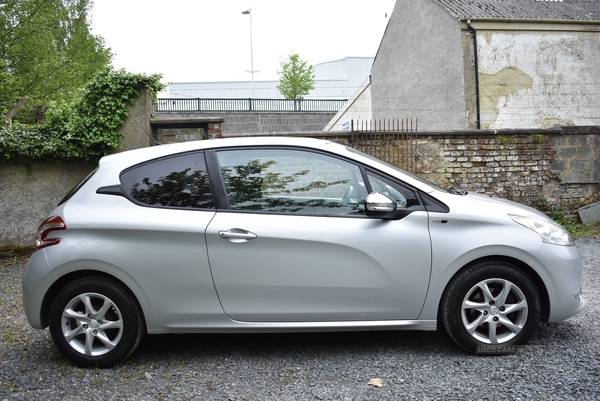 Peugeot 208 HATCHBACK SPECIAL EDITIONS in Down