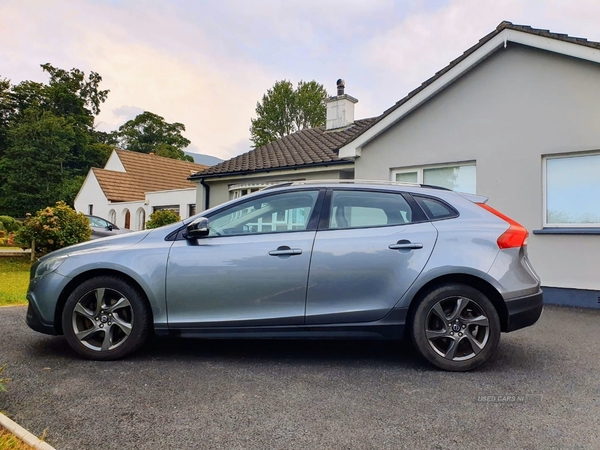 Volvo V40 D2 Cross Country Lux 5dr Powershift in Down