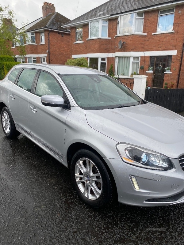 Volvo XC60 D4 [163] SE Lux Nav 5dr Geartronic in Down