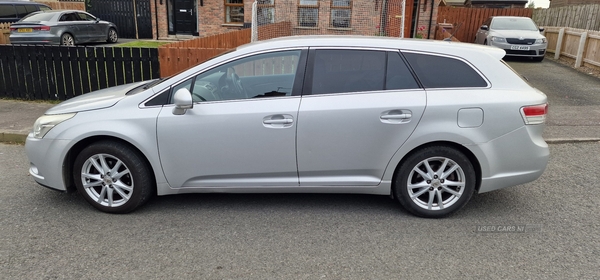 Toyota Avensis 2.0 D-4D TR Nav 5dr in Down