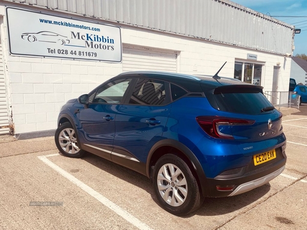 Renault Captur ICONIC TCE in Down