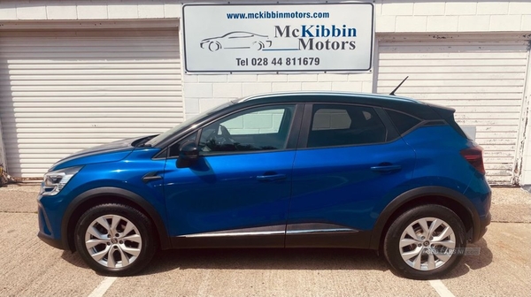 Renault Captur ICONIC TCE in Down