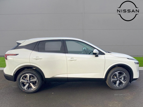 Nissan Qashqai 1.3 Dig-T Mh N-Connecta [Glass Roof] 5Dr in Down