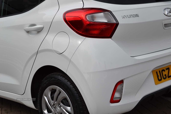 Hyundai i10 1.0 SE 5 DOOR, 5 YEAR H PROMISE WARRANTY & ONLY 12,749 MILES in Antrim