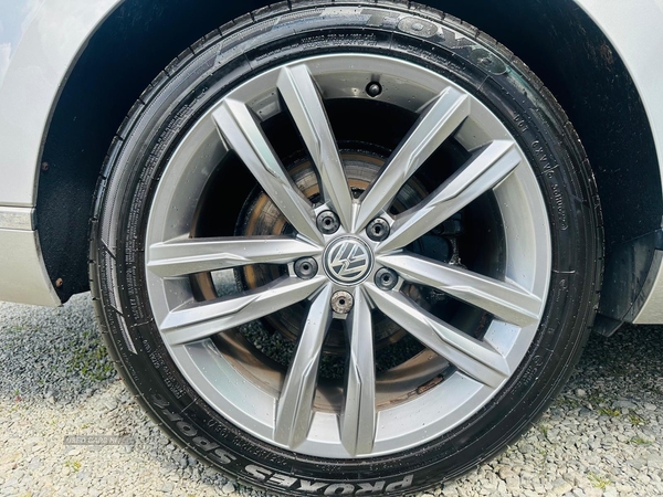 Volkswagen Passat GT TDI BLUEMOTION in Down