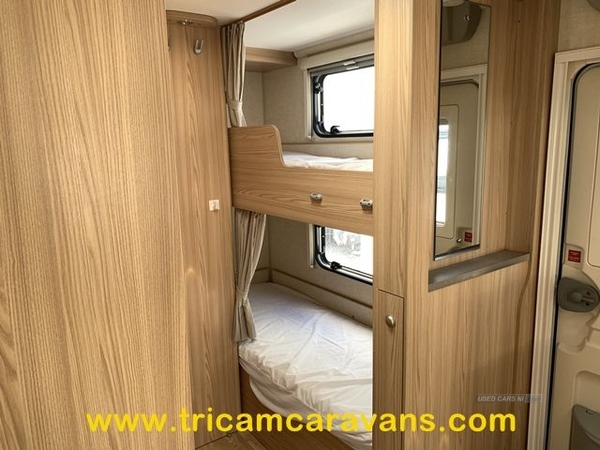 Coachman Vision 580/5, Fixed Bunks in Down