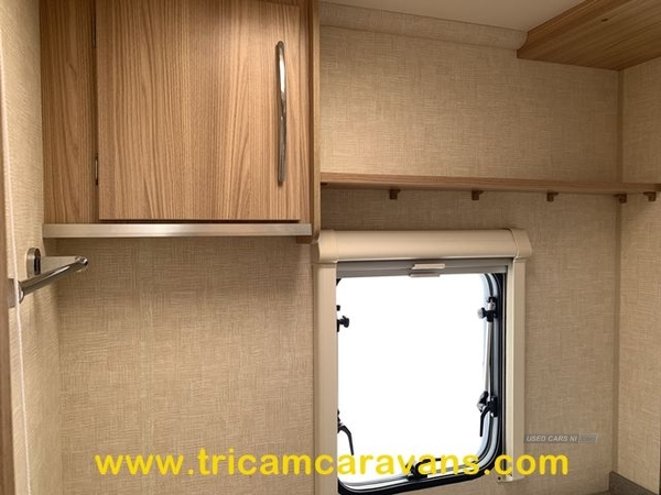 Coachman Vision 580/5, Fixed Bunks in Down