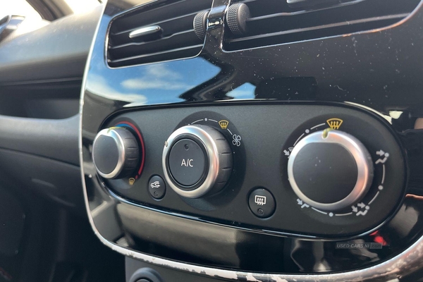 Renault Clio 1.5 dCi 90 Dynamique 5dr- Reversing Sensors, Voice Control, Cruise Control, Electric Front Windows, Sat Nav, Bluetooth, Eco Mode in Antrim