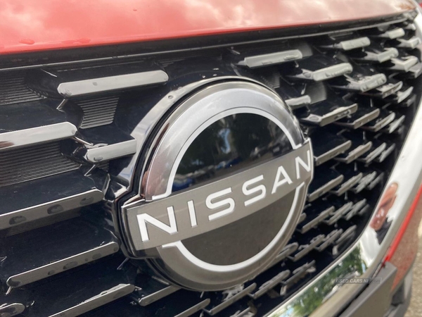 Nissan Qashqai 1.3 Dig-T Mh 158 N-Connecta [Glass Rf] 5Dr Xtronic in Antrim