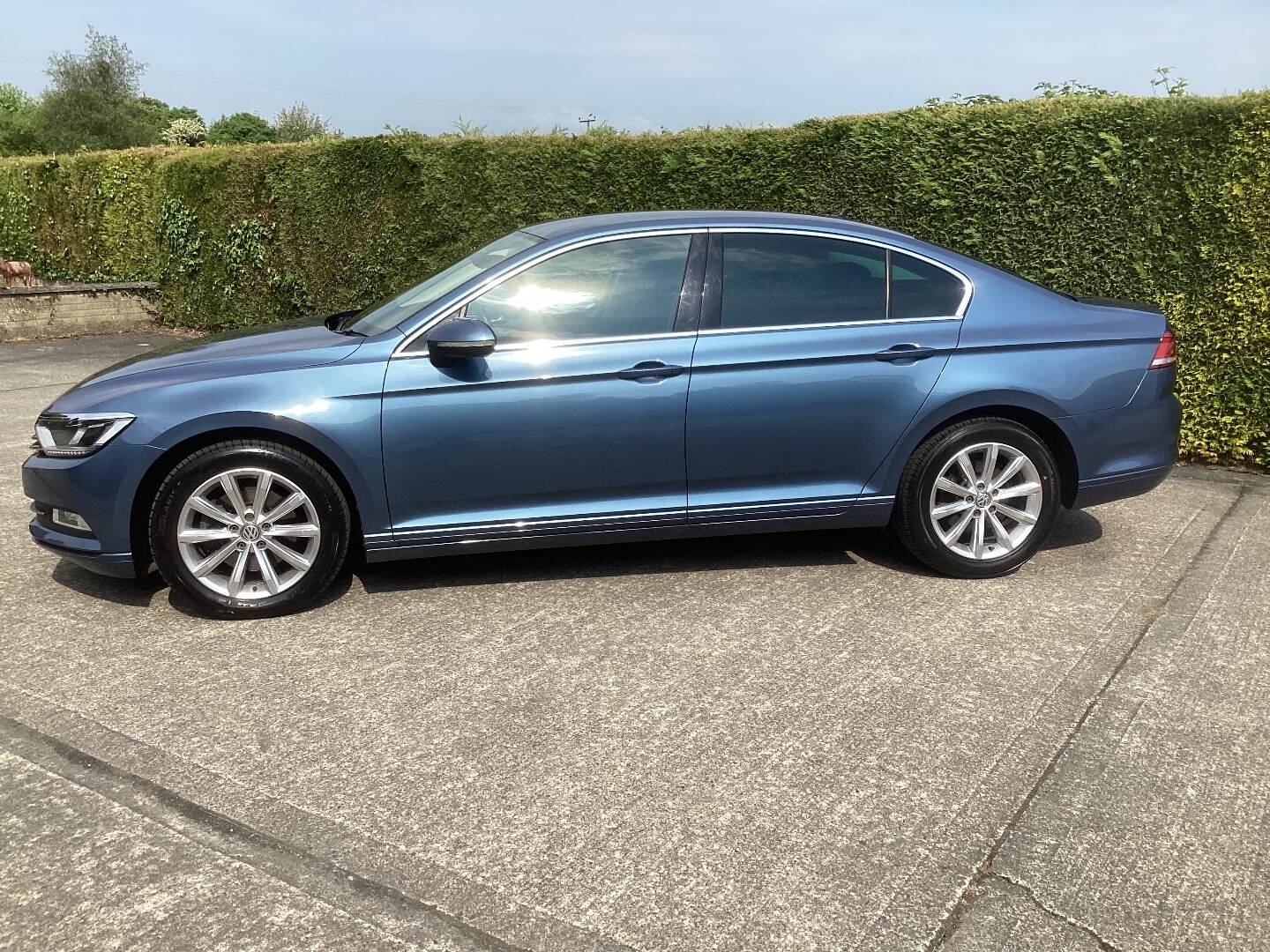 Volkswagen Passat DIESEL SALOON in Down