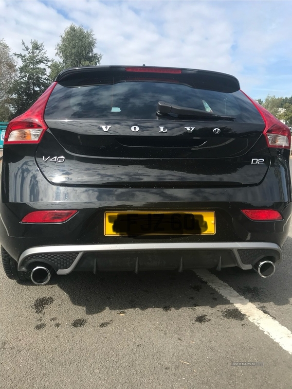 Volvo V40 D2 [120] R DESIGN Lux Nav 5dr Geartronic in Down