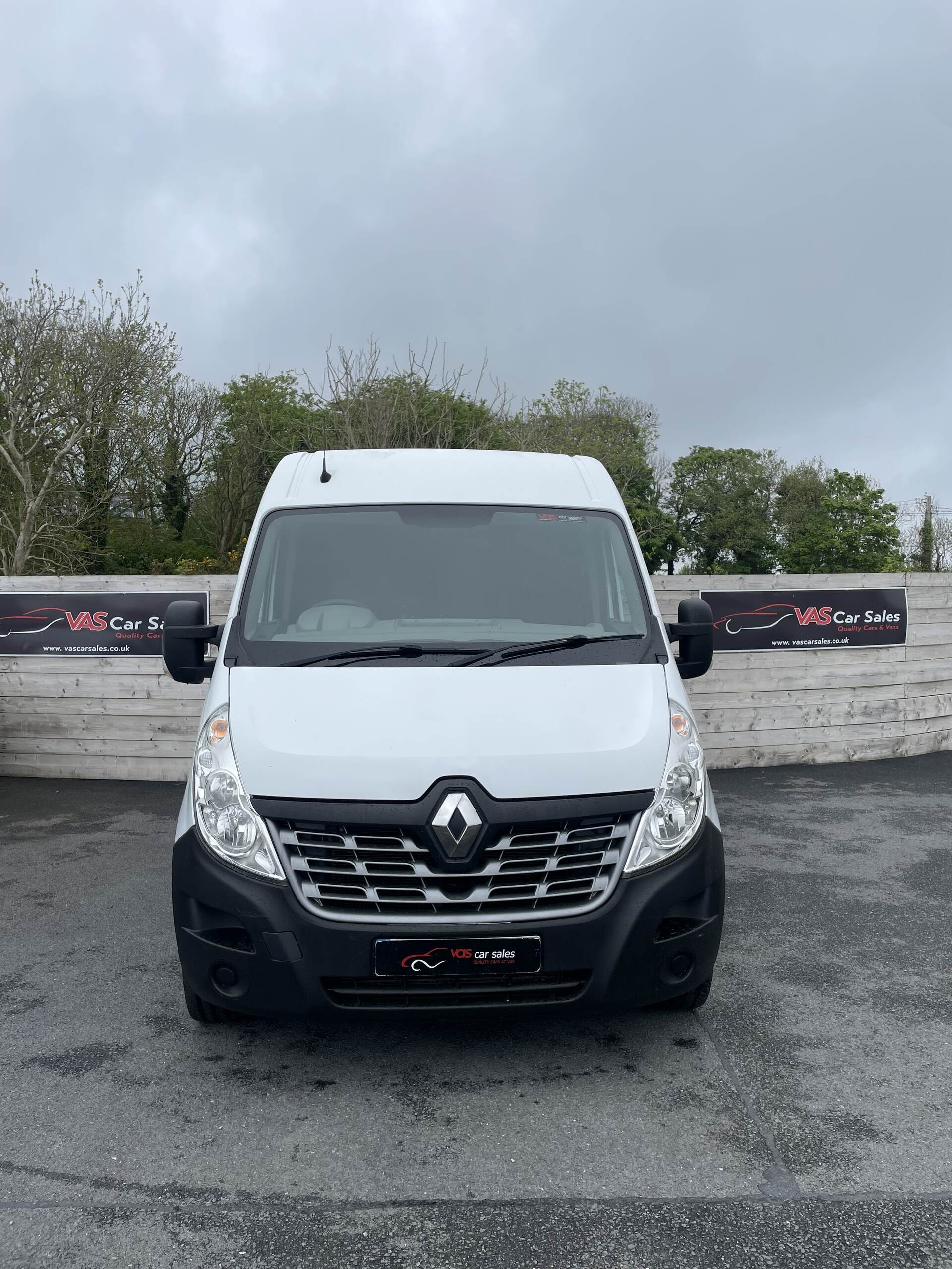 Renault Master MWB DIESEL FWD in Down