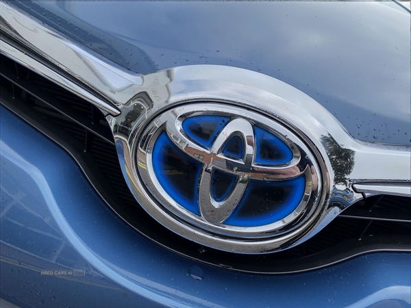 Toyota Auris 1.8 Hybrid Excel Tss 5Dr Cvt in Down