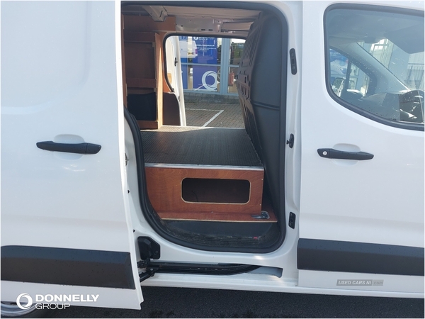 Vauxhall Combo Cargo 2300 1.5 Turbo D 100ps H1 Edition Van in Down
