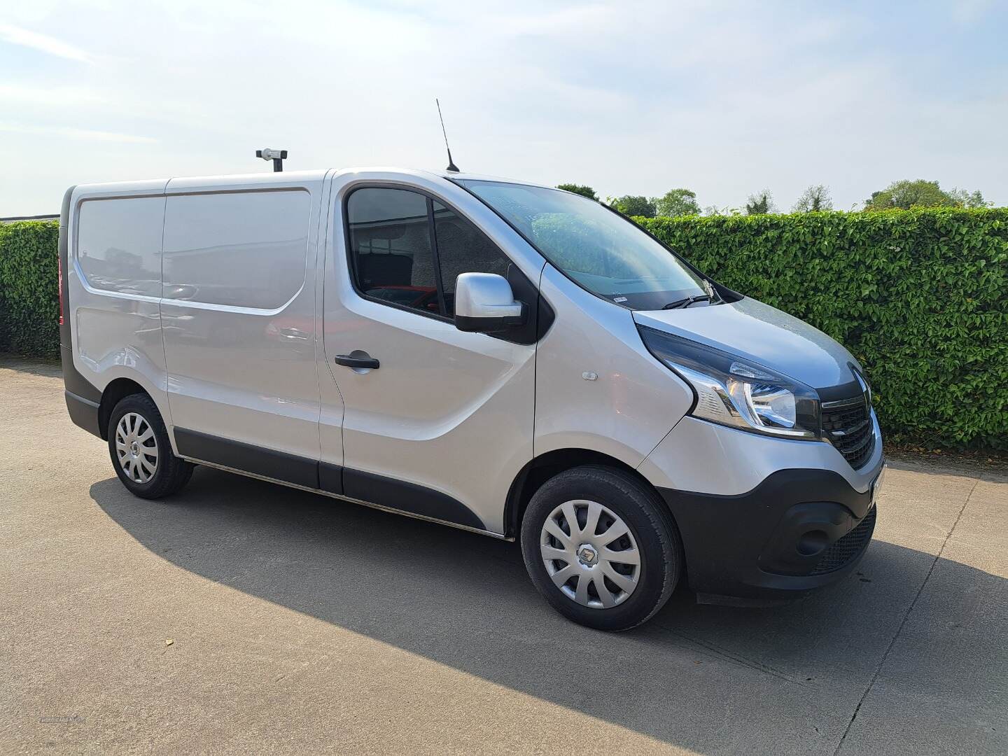 Renault Trafic SWB DIESEL in Tyrone