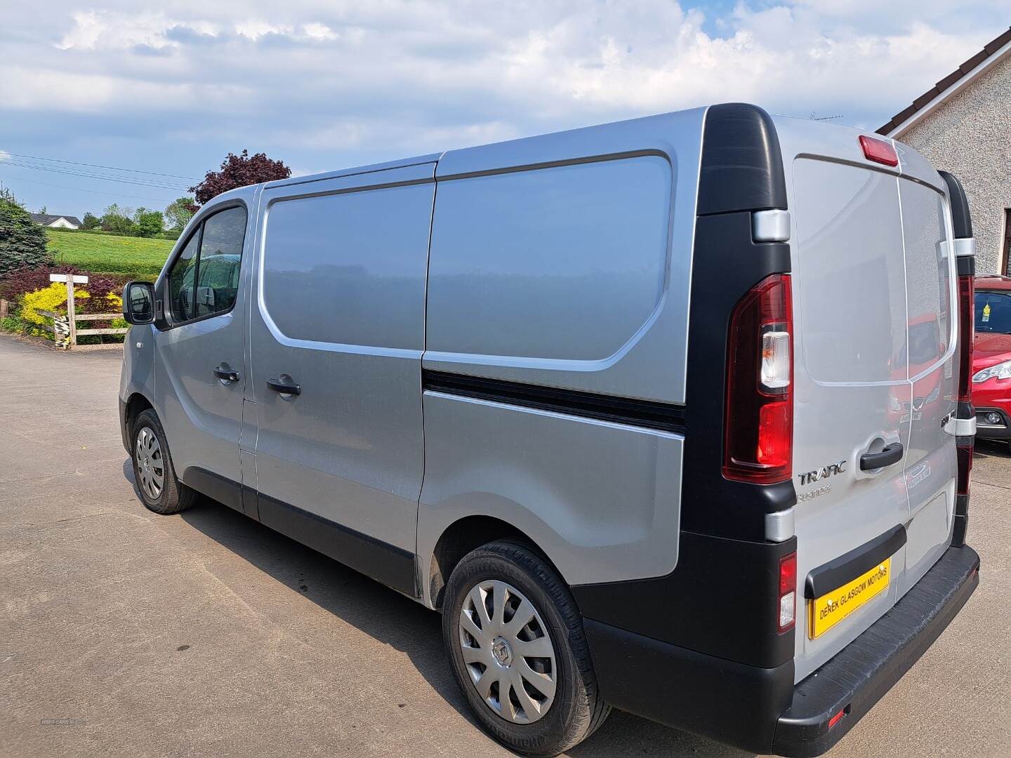 Renault Trafic SWB DIESEL in Tyrone