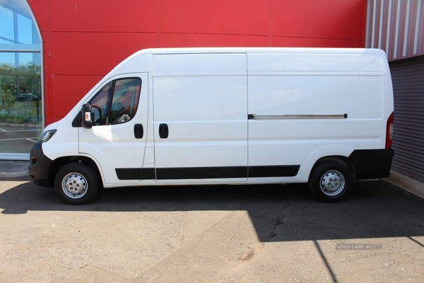 Peugeot Boxer 335 PRO L3H2 2.2 BLUE HDI in Down