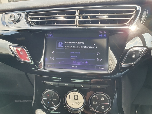 DS 3 PURETECH CONNECTED CHIC FULL SERVICE HISTORY PARKING SENSORS SAT NAV in Antrim