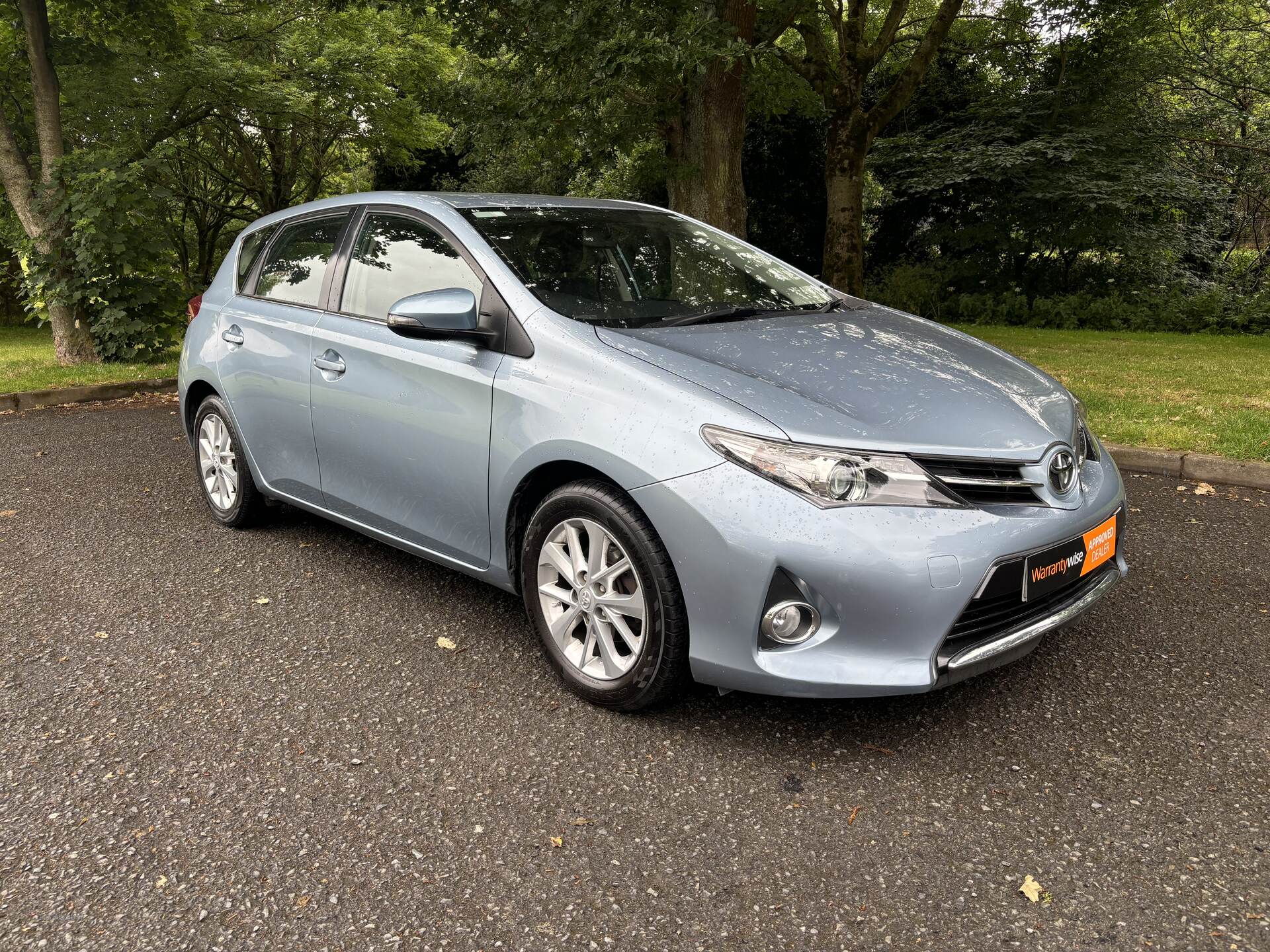 Toyota Auris HATCHBACK in Down