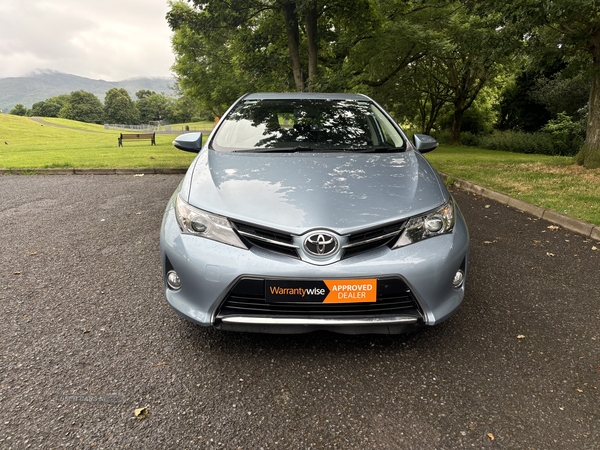 Toyota Auris HATCHBACK in Down