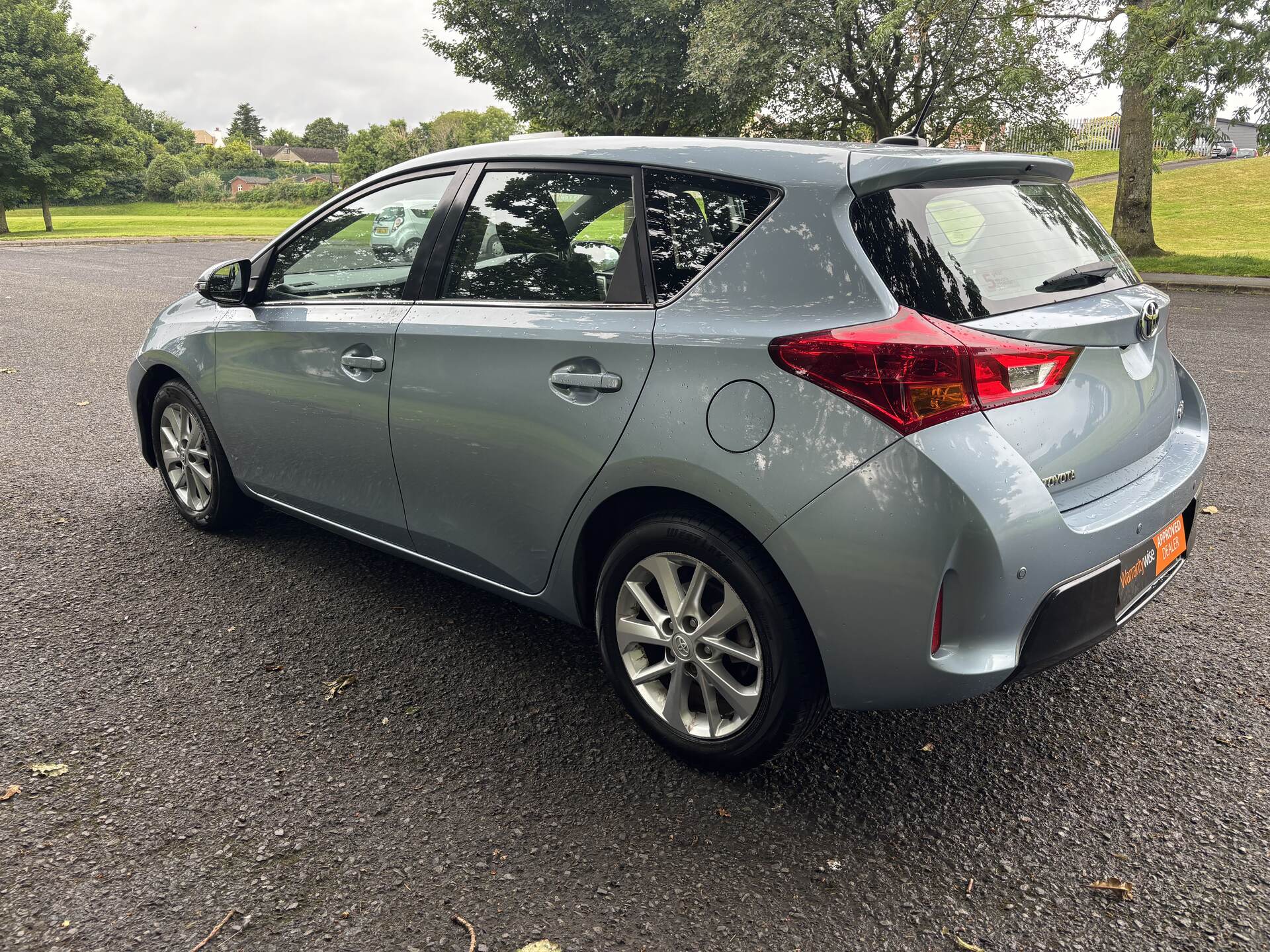 Toyota Auris HATCHBACK in Down