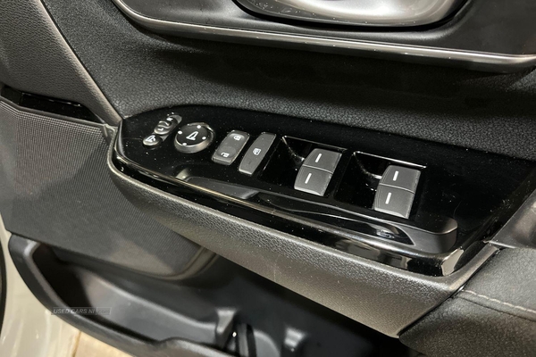 Honda CR-V 1.5 VTEC Turbo SE 5dr CVT- Parking Sensors & Camera, Pre Collision Assist, Active Park Assist, Sat Nav, Voice Control in Antrim