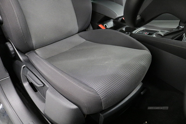 Seat Leon 1.6 TDI SE Dynamic [EZ] 5dr in Down