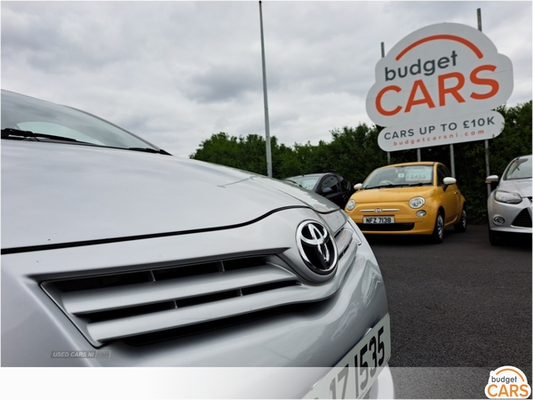 Toyota Auris HATCHBACK in Down