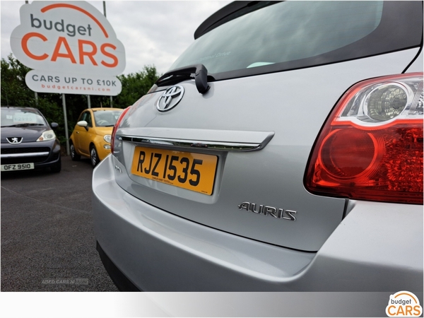 Toyota Auris HATCHBACK in Down